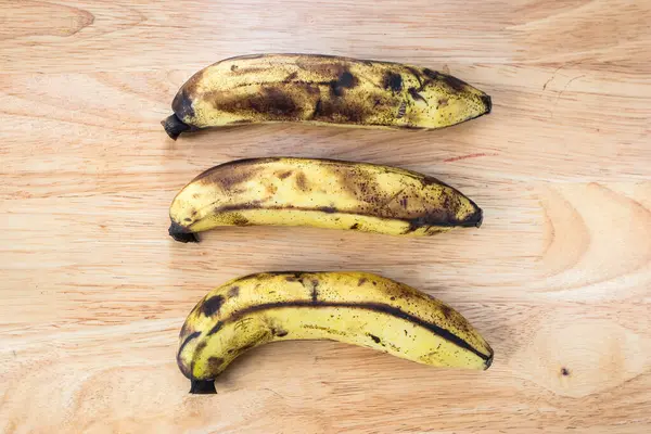 Three Ripe Bananas Wooden Table — Φωτογραφία Αρχείου