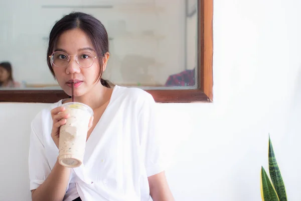 Young Asian Woman Drinking Iced Beverage White Coffee Shop — 图库照片