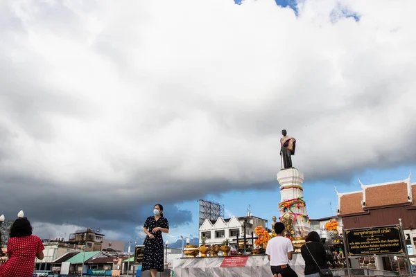 Nakhon Ratchasima Tailandia Julio 2021 Gente Rezando Monumento Thao Suranari —  Fotos de Stock