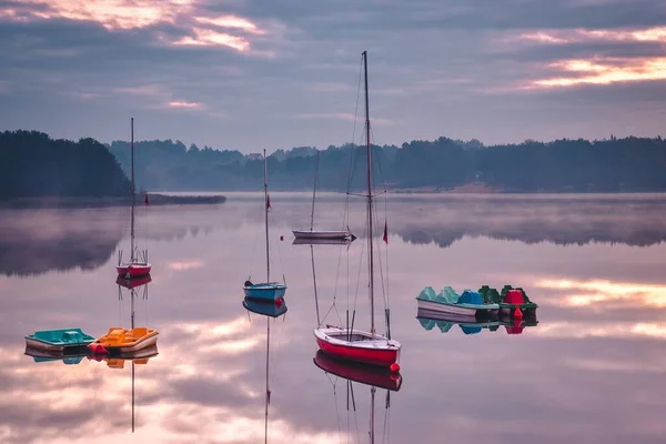 Прекрасный Утренний Пейзаж Лодки Озере Утром — стоковое фото