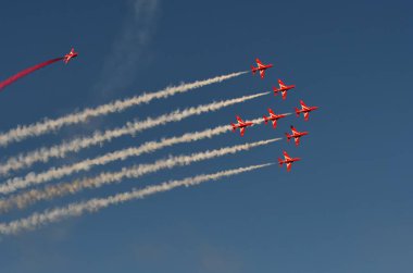 Gdynia, Polonya - 21 Ağustos 2021: Birleşik Krallık Kraliyet Hava Kuvvetleri Aerobatik Takımı, Gdynia, Polonya 'daki Aero Baltic Show' da.