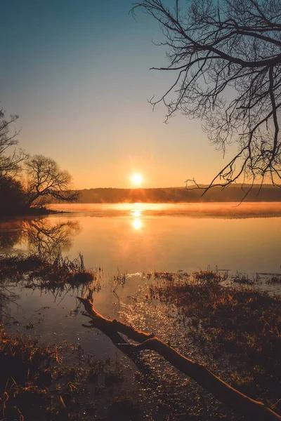 Schöne Frühlingshafte Morgenlandschaft Farbenfroher Sonnenaufgang See — Stockfoto