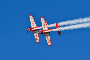 Gdynia, Polonya - 21 Ağustos 2021: Polonya 'nın Gdynia kentindeki Aero Baltic Show' da Zelazany akrobatik grubu.