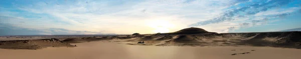 Mısır 'daki Sahra Çölü' nün panoramik manzarası.