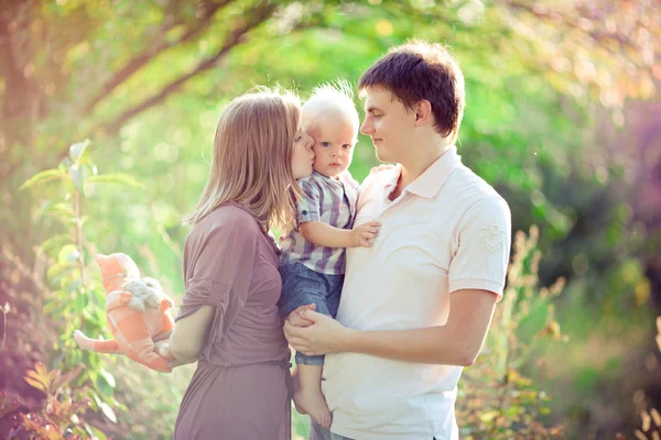 Šťastná rodina tří lidí — Stock fotografie