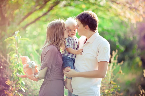 Šťastná rodina tří lidí — Stock fotografie