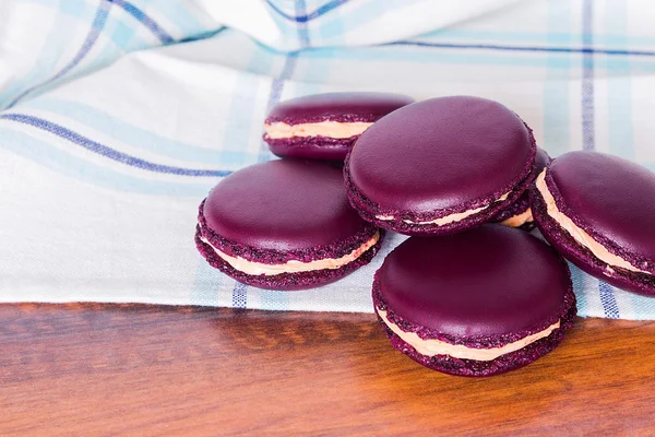 Rustykalne francuskie macarons kolorowy — Zdjęcie stockowe