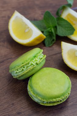 limon ve nane arka planda yeşil nane macaroons 