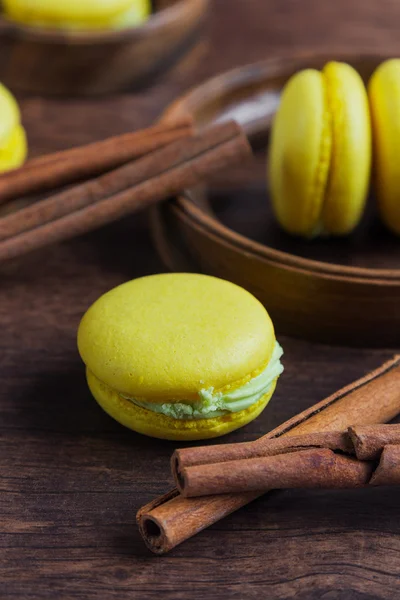 Yellow macarons with cinnamon — Stock Photo, Image