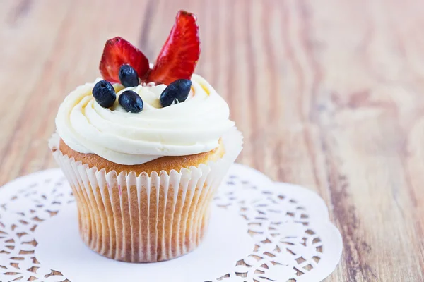 Hausgemachte Cupcake mit Früchten — Stockfoto