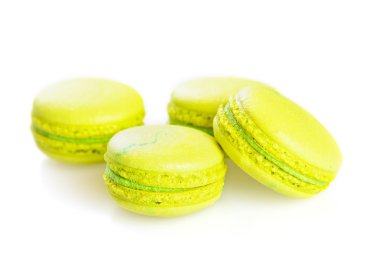 Beyaz, seçici odak izole sarı macaroons