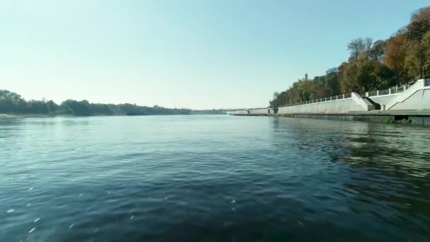ゴメル市堤防沿いのソジ川の空中風景 — ストック動画