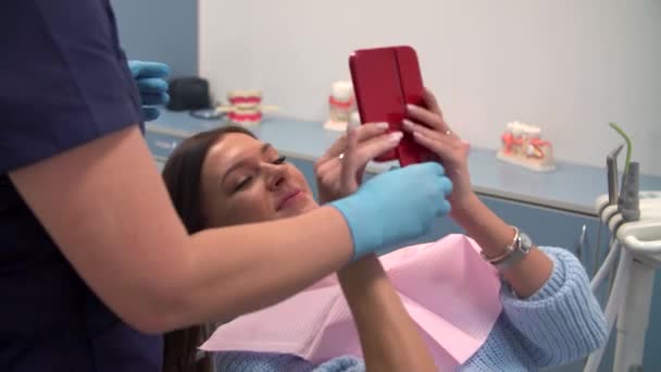 Happy Woman Dentist Hygiene Procedure — Vídeo de Stock