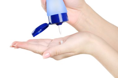 ellerinde krem uygulamak