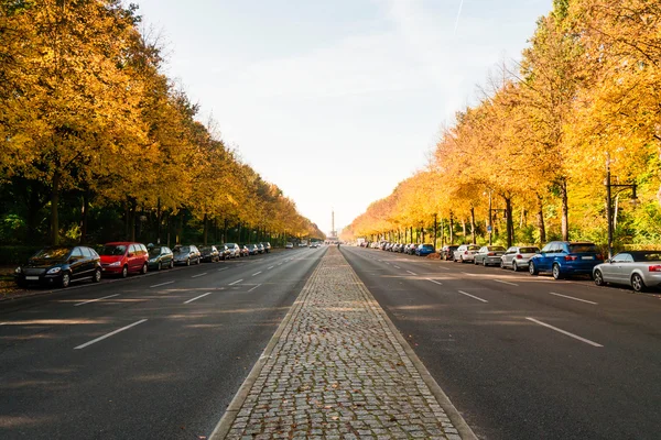 Alley near Victory column — Stock Photo, Image