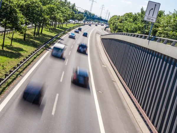 Bilar på motorvägen — Stockfoto