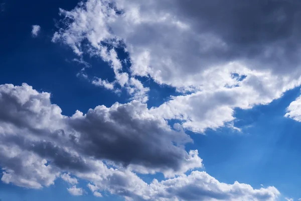 雲と青い空 — ストック写真