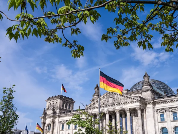 Německý parlament na jaře — Stock fotografie