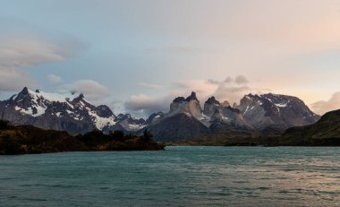 Torres del Paine Alacakaranlıkta, Torres del Paine Ulusal Parkı, Şili
