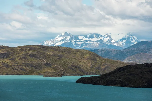 Горный ландшафт национального парка Торрес-дель-Пайне — стоковое фото