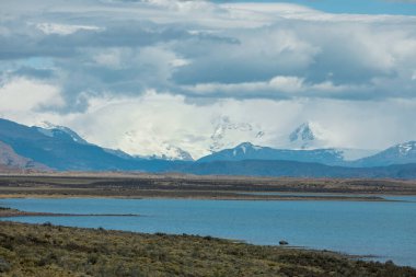 Iago Argentino ve karlı zirveler,