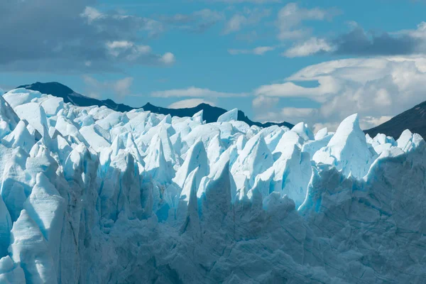 Agua lisa del Glaciar Lago Argentino y Perito Moreno — Foto de Stock
