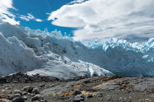 Primo piano degli strati di ghiaccio innevato sul ghiacciaio del Perito Moreno — Foto Stock