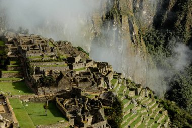 Bulutların üzerinde gizemli bir şehir - Machu Picchu, Peru