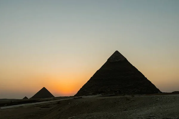 Gentle sunset over the Pyramids of Giza in Egypt — Fotografia de Stock