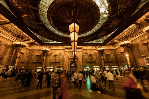 CAIRO, EGYPT- NOVEMBER 13, 2018: Interior of Ramses Railway station in Cairo — Stock Photo, Image