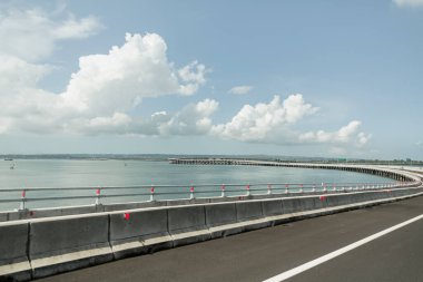 Deniz kenarındaki karayolu, Bali, Endonezya