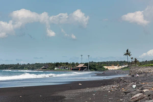 Coastline with volcanic sand, Bali, indonesia — Stock Photo, Image