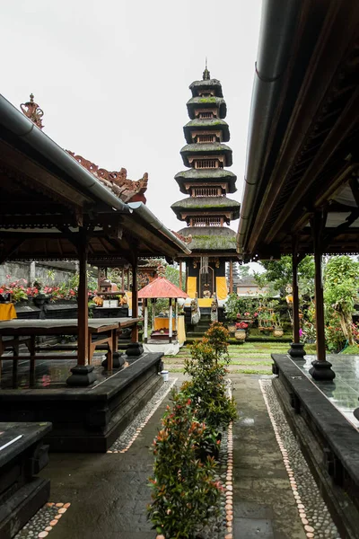 Живописный балийский храм, Бали, Индонезия — стоковое фото