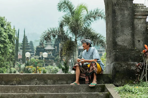 Geleneksel Balili Endonezyalı adam, Bali, Endonezya — Stok fotoğraf