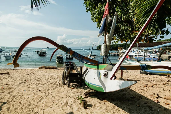 Outrigger boat on the beach, Bali, Indonesia — Stock Photo, Image
