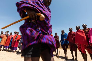 AMBOSELİ ULUSAL PARK - 17 Eylül 2018: Genç Masai adam dans edip zıplıyor
