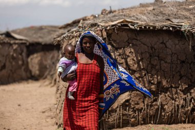 AMBOSELİ ULUSAL PARK - 17 Eylül 2018: çocuklu Masai annesi