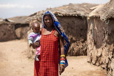 AMBOSELİ ULUSAL PARK - 17 Eylül 2018: Bebekli genç bir Maasai annenin portresi