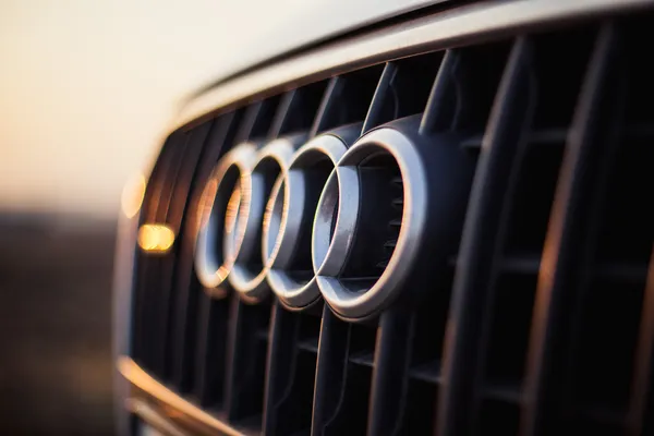 Audi q3 logotipo — Fotografia de Stock