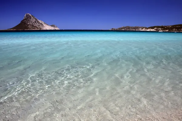 Agua cristalina en el mar mediterráneo — Foto de Stock