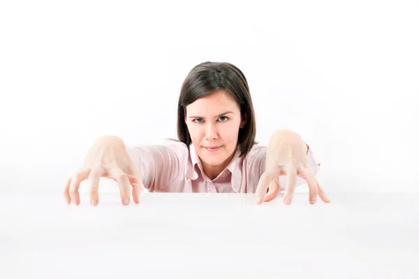 Een geïsoleerde portret van een boze zakenvrouw. — Stockfoto