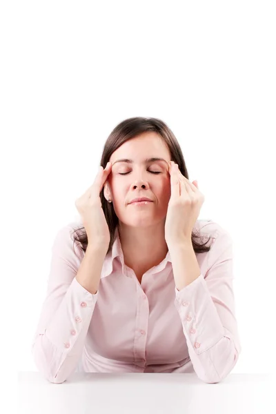 Uma mulher de negócios com uma cabeça de dor de cabeça, isolada no fundo branco . — Fotografia de Stock