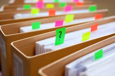 renkli boş yapışkan notlar - iş kavramı.