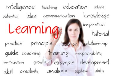 genç iş kadını yazma öğrenme kavramı. beyaz izole.