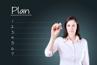 iş kadını boş planı listesi yazma. mavi arka plan.