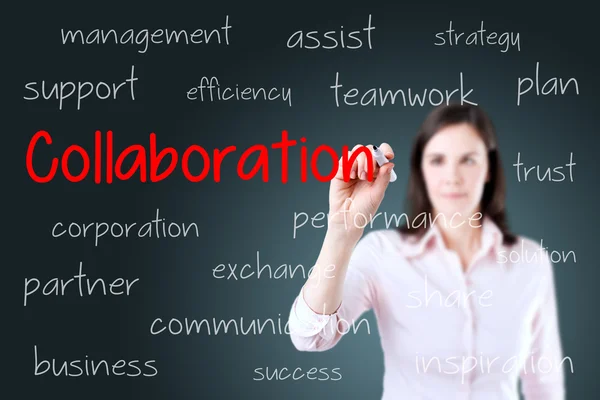 Üzletasszony írás együttműködés fogalmát. kék háttér. — Stock Fotó