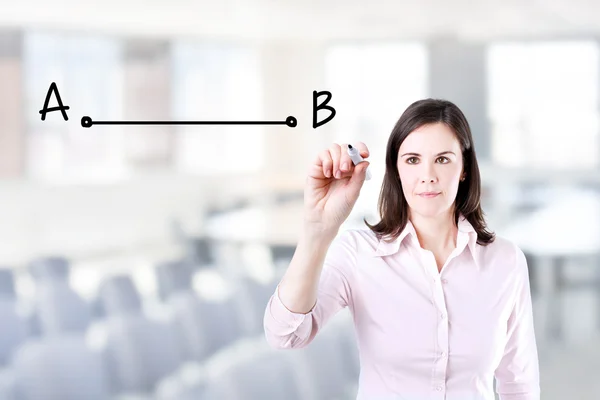 Business woman drawing a shortest way to move from point A to point B. Office background. — Stock Photo, Image