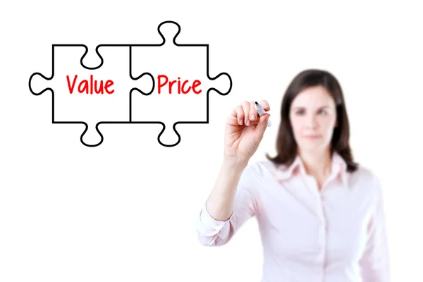 Empresaria dibujando un concepto de puzzle Value Price en la pantalla virtual. Aislado sobre blanco . — Foto de Stock