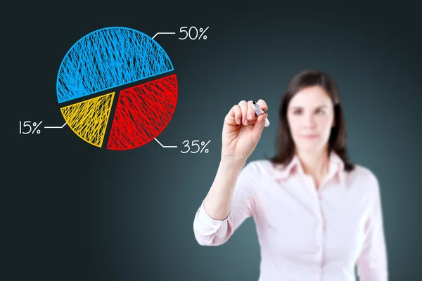 Mujer de negocios dibujando un gráfico. Fondo azul . —  Fotos de Stock