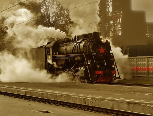 Retro Kızılyıldız ile lokomotif — Stok fotoğraf